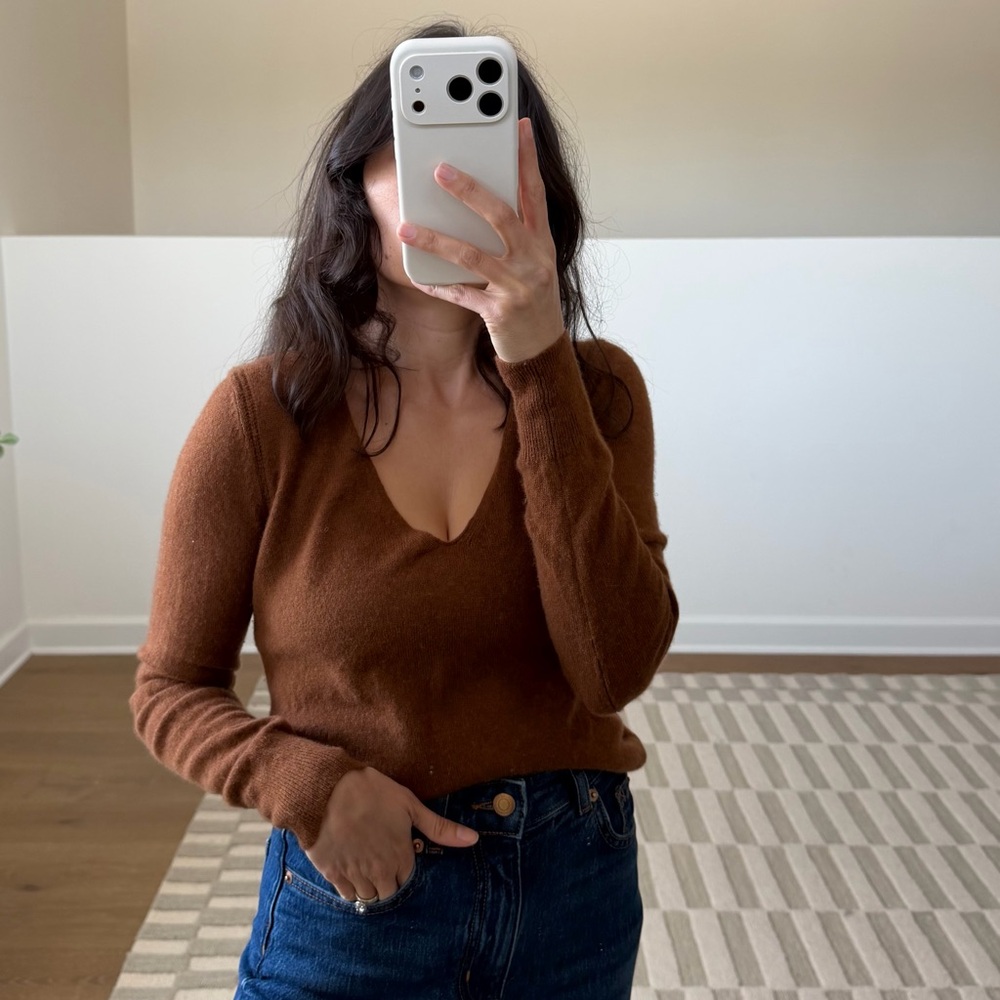 Theory 100% Cashmere V-Neck Sweater